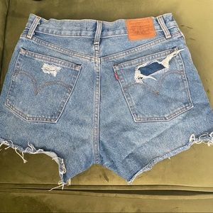 LEVI’S WEDGIE SHORTS